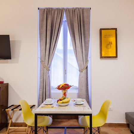 Palazzo Marigliano - Serviced Apartments Nápoly Szoba fotó